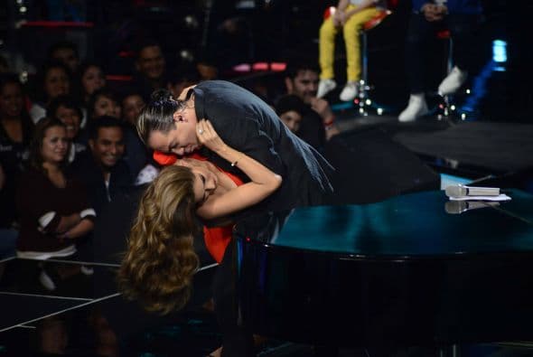 ¿Espinoza o Cristian? Ambos cantantes trataron de explicar cómo se seduce a una dama y dieron tremenda clase de consejos, los cuales aplicaron con la bella Galilea Montijo.