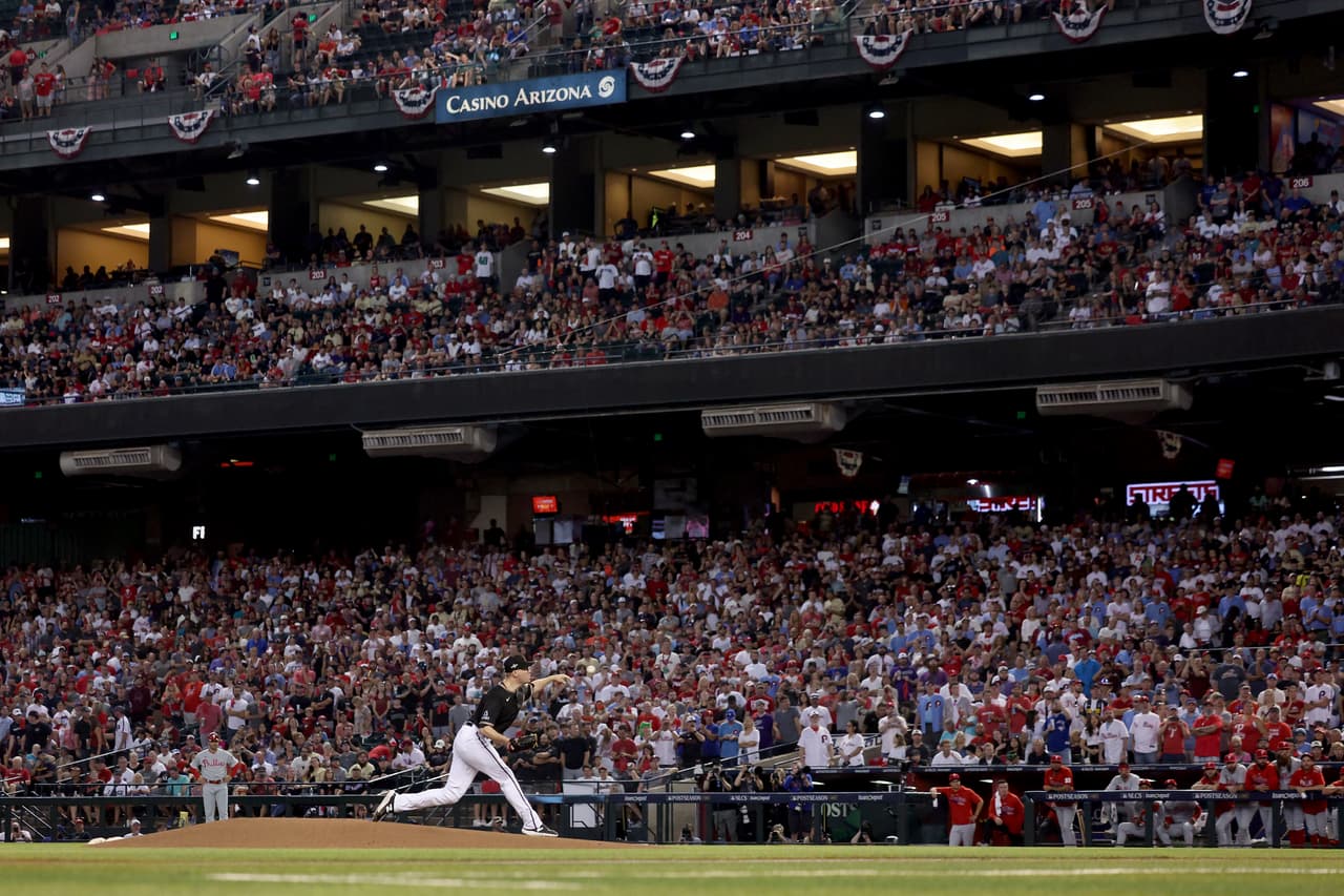 Incluso se ofrecen entradas para los primeros dos juegos de la Serie Mundial en el Globe Life Field de Arlington, Texas, con precios que van desde los $600 hasta los $21,500 más cargos.