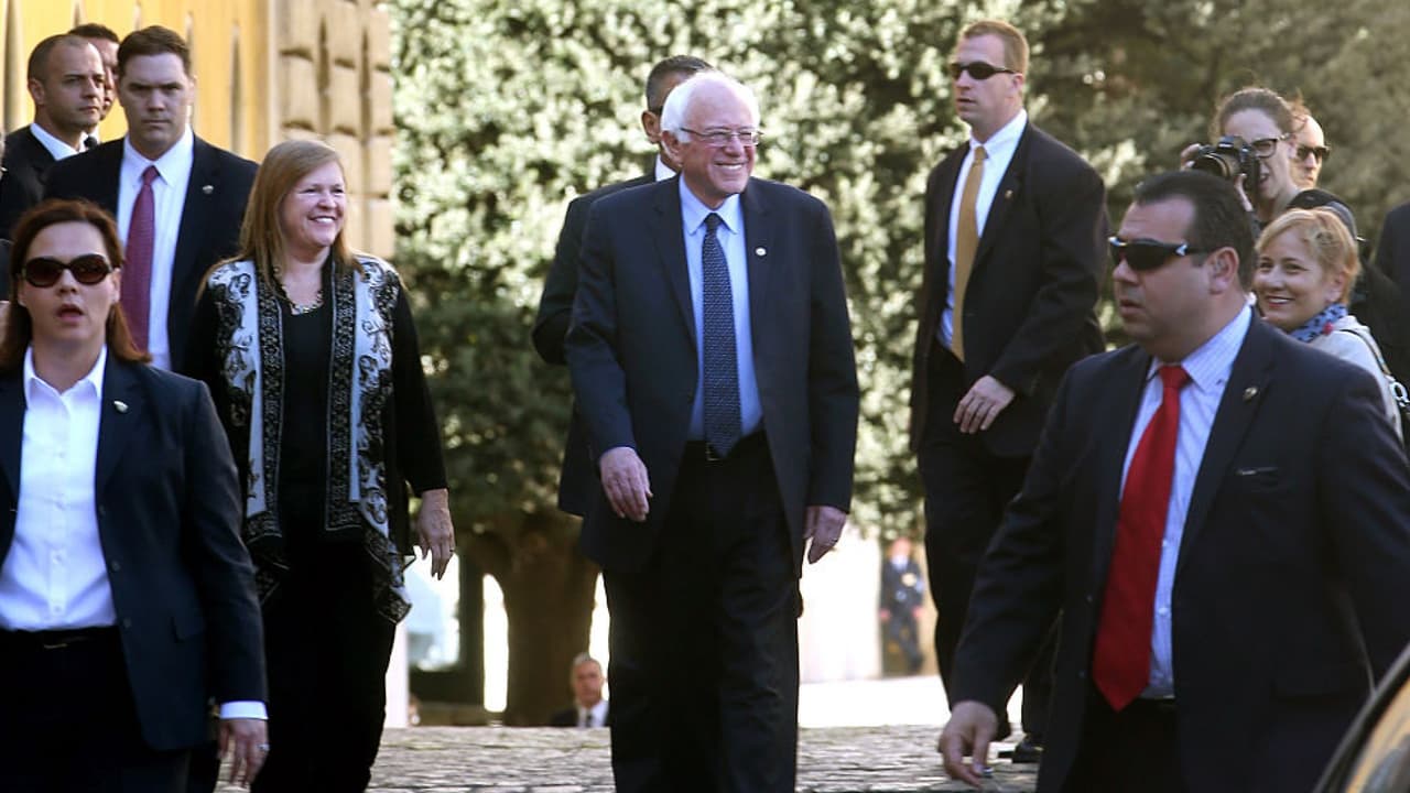 Sanders lleva su mensaje contra la desigualdad al Vaticano