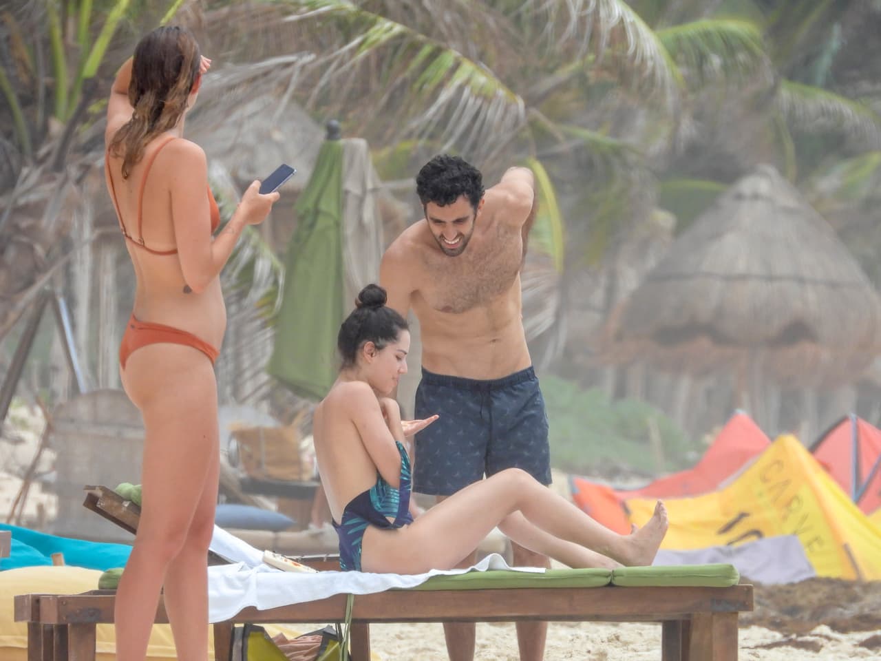 "Te amo Ximena, hoy cumplimos 3 años y yo 
<b>me encuentro profundamente enamorado</b>. Qué bonito ha sido caminar contigo. Gracias siempre", escribió en Instagram.