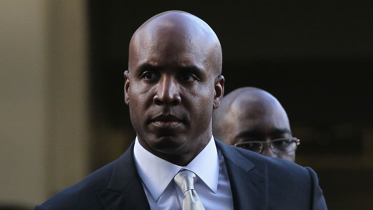 Barry Bonds está a un strike de quedar fuera del Salón de la Fama