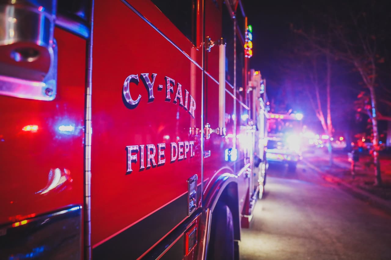 El servicio de emergencias 911 recibió varias llamadas de vecinos reportado las llamas.