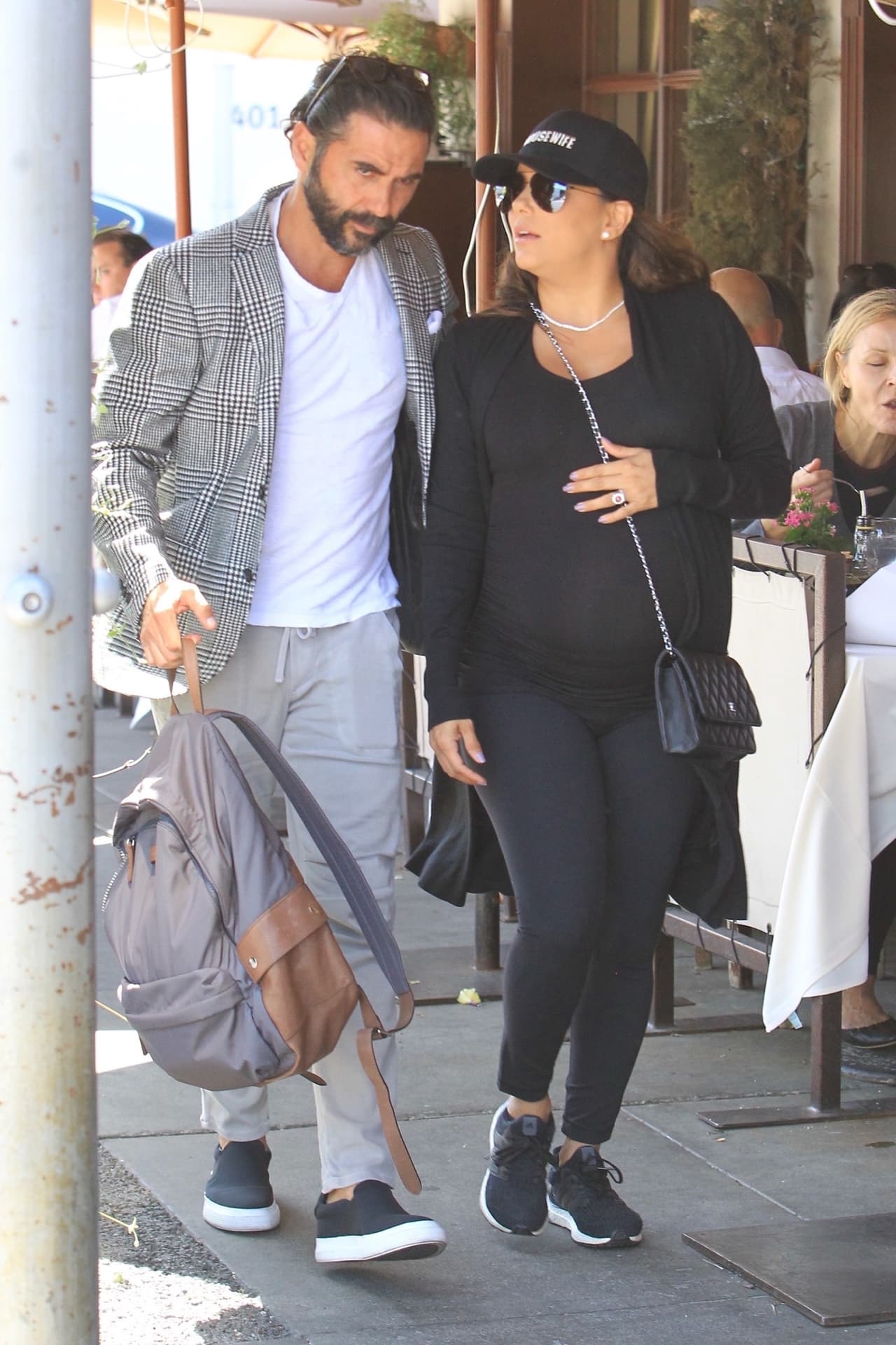 Reveló lo difícil que le ha sido adaptarse a los cambios físicos que le provoca su embarazo.