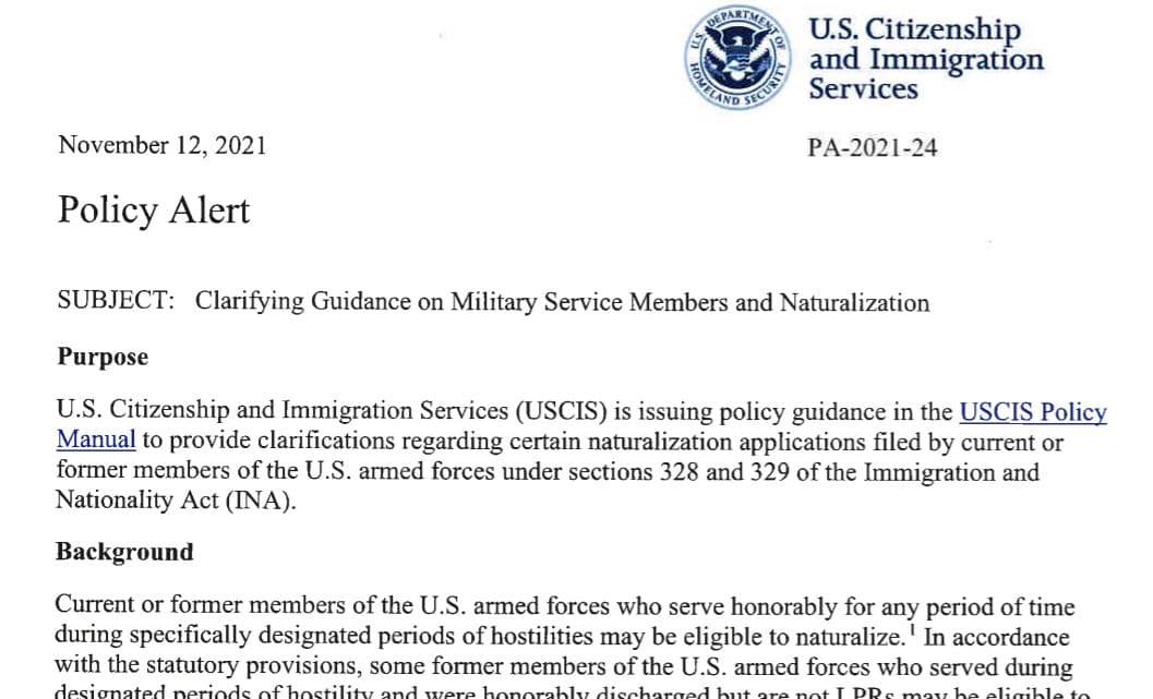 El memorando de política, titulado 'Aclaración de la Orientación sobre los Miembros del Servicio militar y la Naturalización', que recibió la abogada Elizabeth Ricci, fechada 12 de noviembre, 2021, afirma que la política actualizada forma parte de una iniciativa del DHS para "mejorar el acceso a los servicios de inmigración".