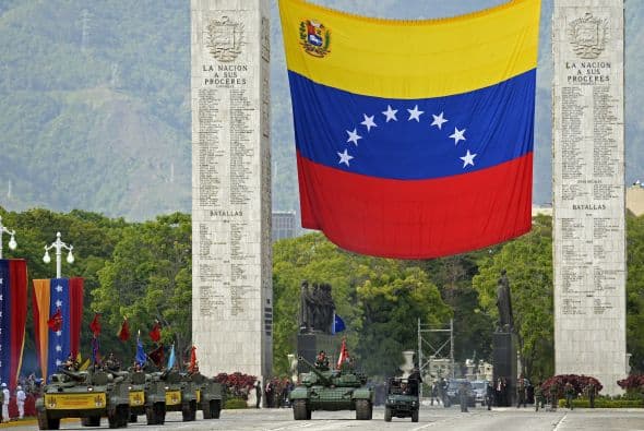 “Si la revolución cayera y los escuálidos (opositores) tomaran el poder, los gringos se apoderarían de nuestro petróleo”, dijo a Notimex Juan Lares, un empleado público.