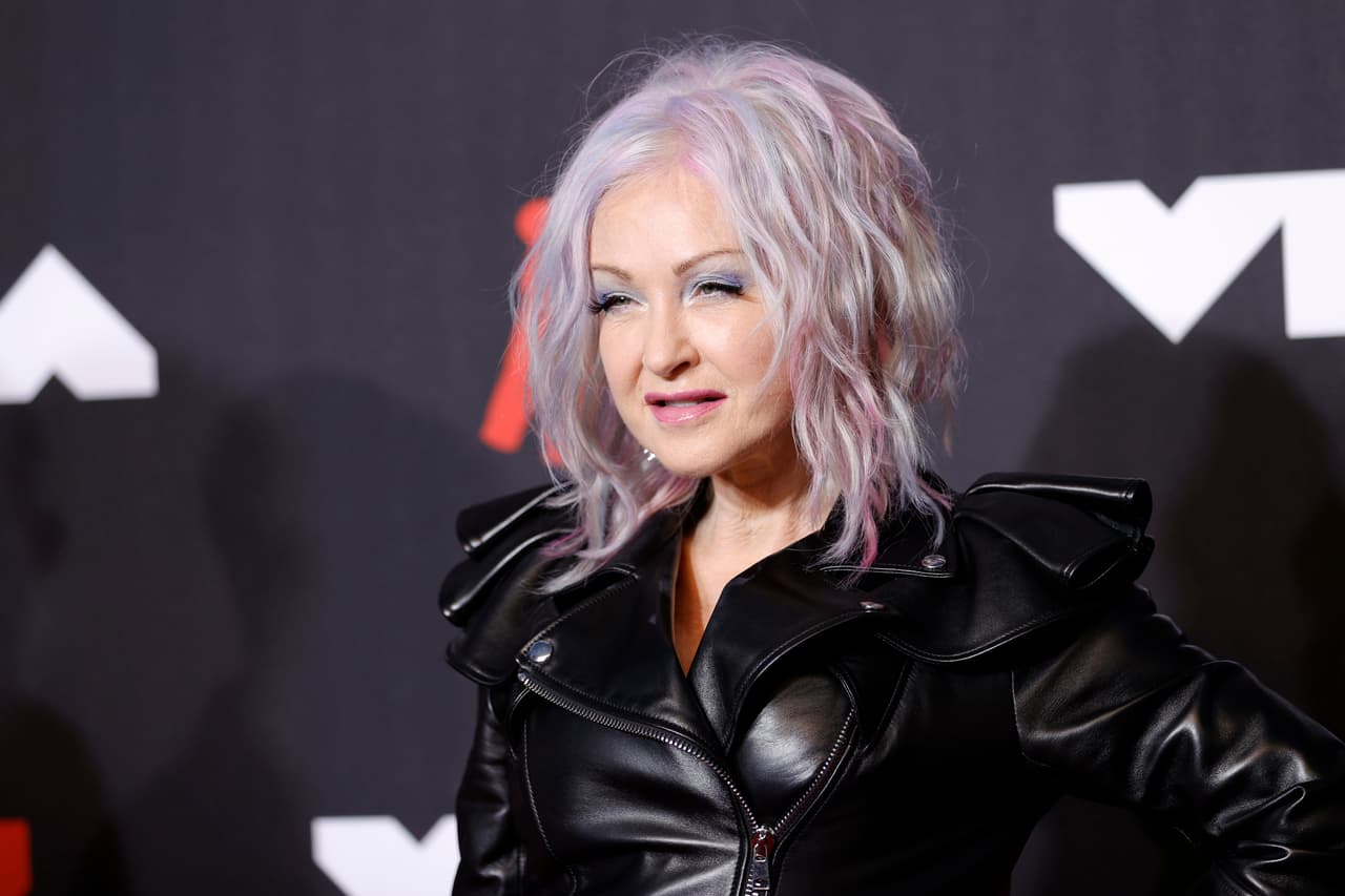 La legendaria Cyndi Lauper, pionera de la generación MTV en la década de 1980, llegó para ser parte de un elenco que incluyó a las grandes figuras de la música, así como a los nuevos ídolos de esta industria.