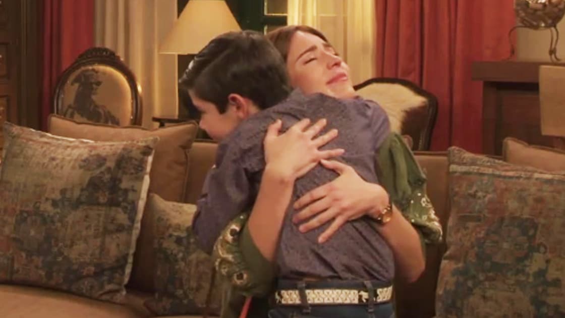 ¡Moisés abraza a su mamá por primera vez! | Monteverde | Capítulo 66