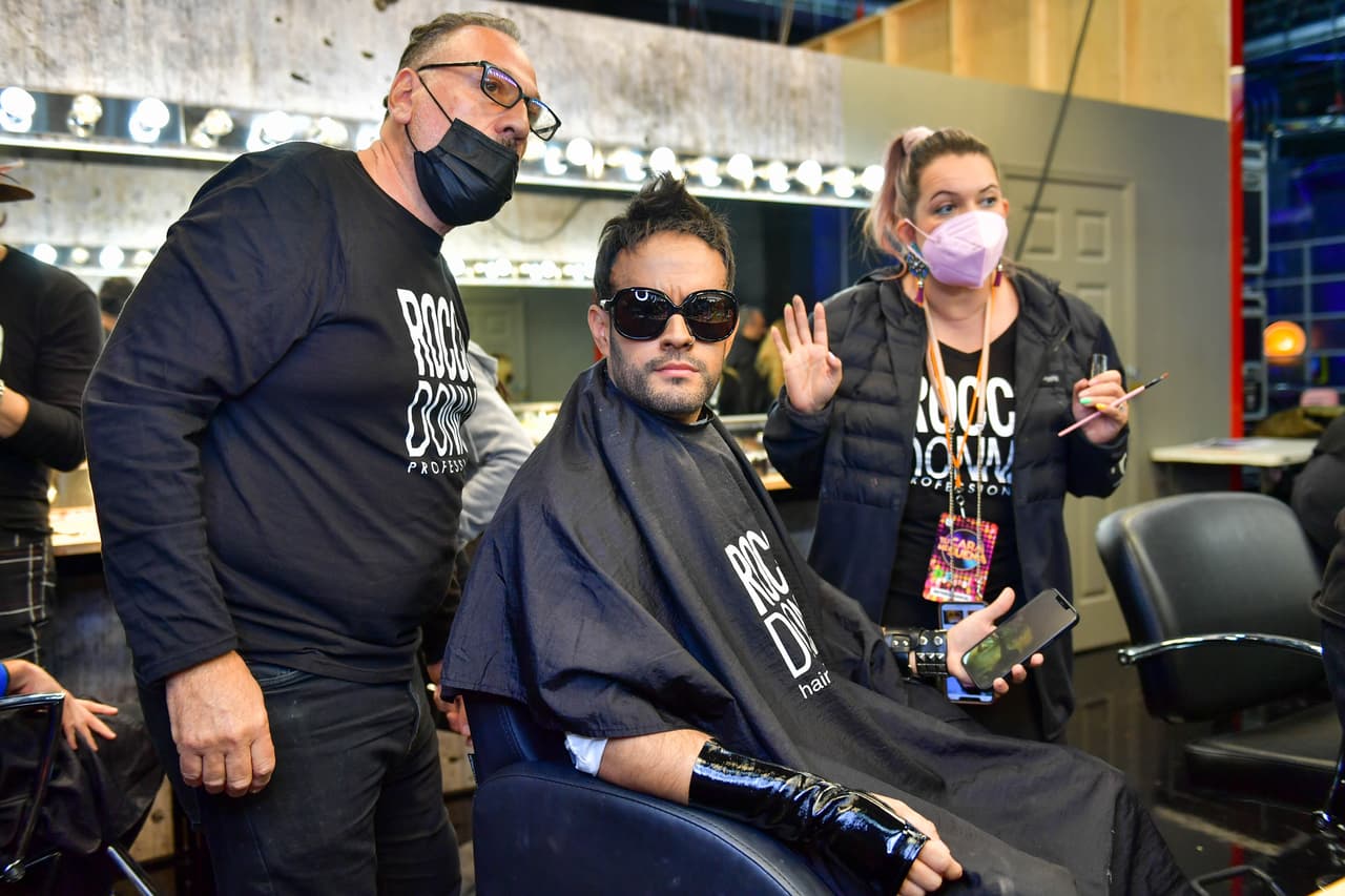 <b>Manny Cruz </b>actuó en esta ocasión junto a Michael Stuart para hacer 
<b><a href="https://www.univision.com/shows/tu-cara-me-suena/michael-stuart-y-manny-cruz-se-transforman-en-camila-y-protagonizan-el-primer-dueto-de-tu-cara-me-suena-2022-video">el primer dueto de Tu Cara Me Suena</a></b>.