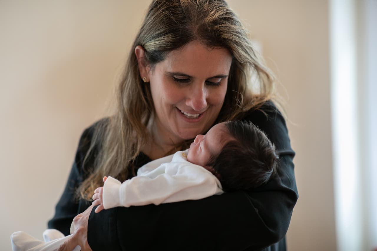 La bebé fue llamada Neysel y nació completamente sana, a pesar de que el nacimiento se adelantó. A la niña la ha estado cuidando Luciana Lira, una maestra de la escuela primaria del hijo mayor de la pareja.