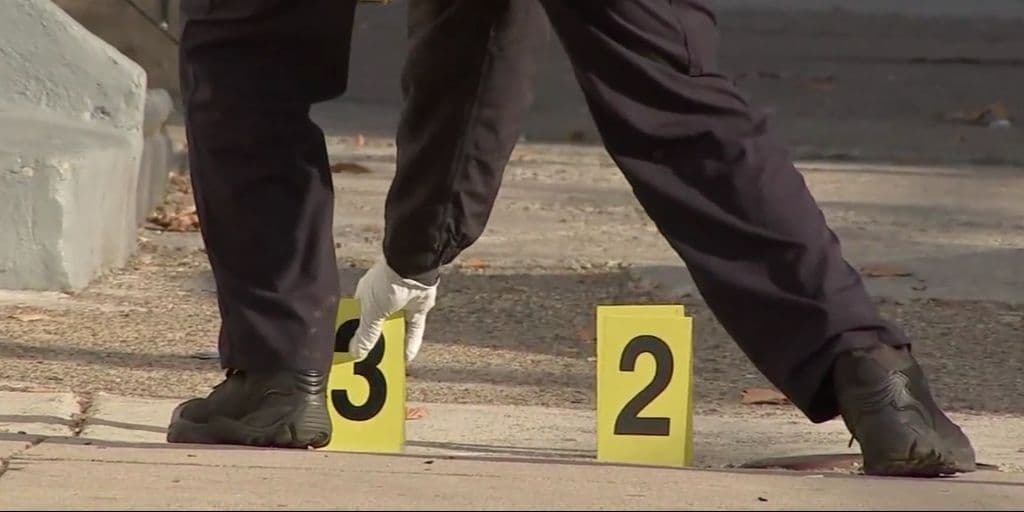 <br> Más recientemente, los registros policiales de Filadelfia muestran que hubo 313 homicidios en 2017 y 277 en 2016.
<br>