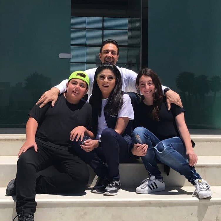 <b><a href="http://www.univision.com/temas/victoria-ruffo">Victoria Ruffo</a></b> ha confesado lo mucho que ama a su esposo y lo detallista que es, siendo esto el éxito de su matrimonio.