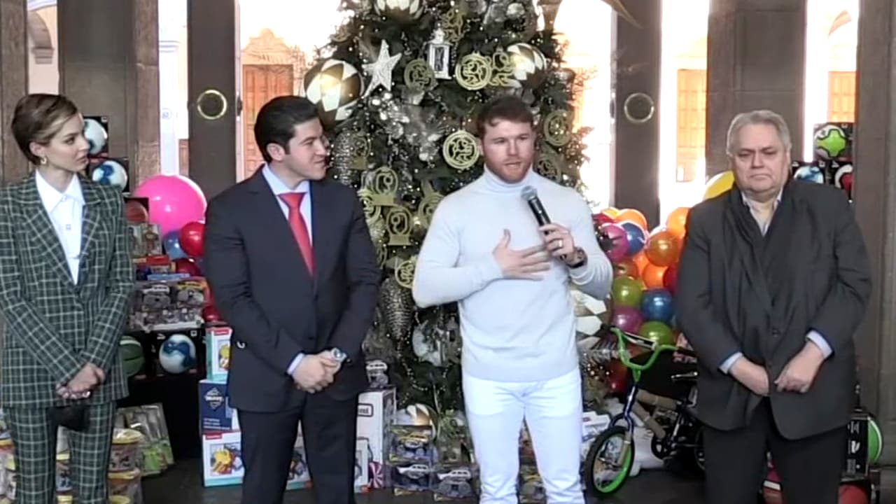 Saúl 'Canelo' Álvarez regaló alegría y juguetes a los niños necesitados en México