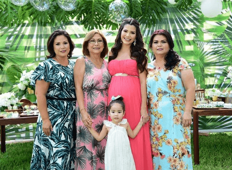 Sus hermanas Alicia y Elisa también fueron parte en este día especial.