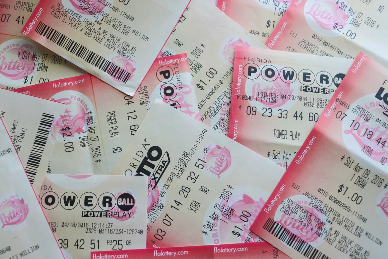 Powerball sigue sin ganador y ya acumula $800 millones para el sábado, el segundo mayor premio del sorteo
