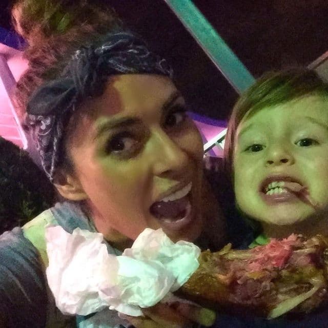 ¡Una mami consentidora! No importa lo que tenga que hacer, con tal de ver a Mateo feliz.