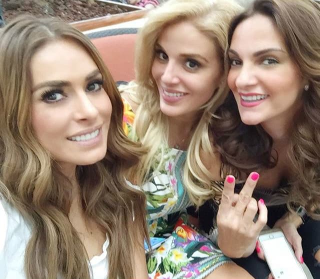 Junto con sus compañeras de trabajo vive las mejores aventuras.