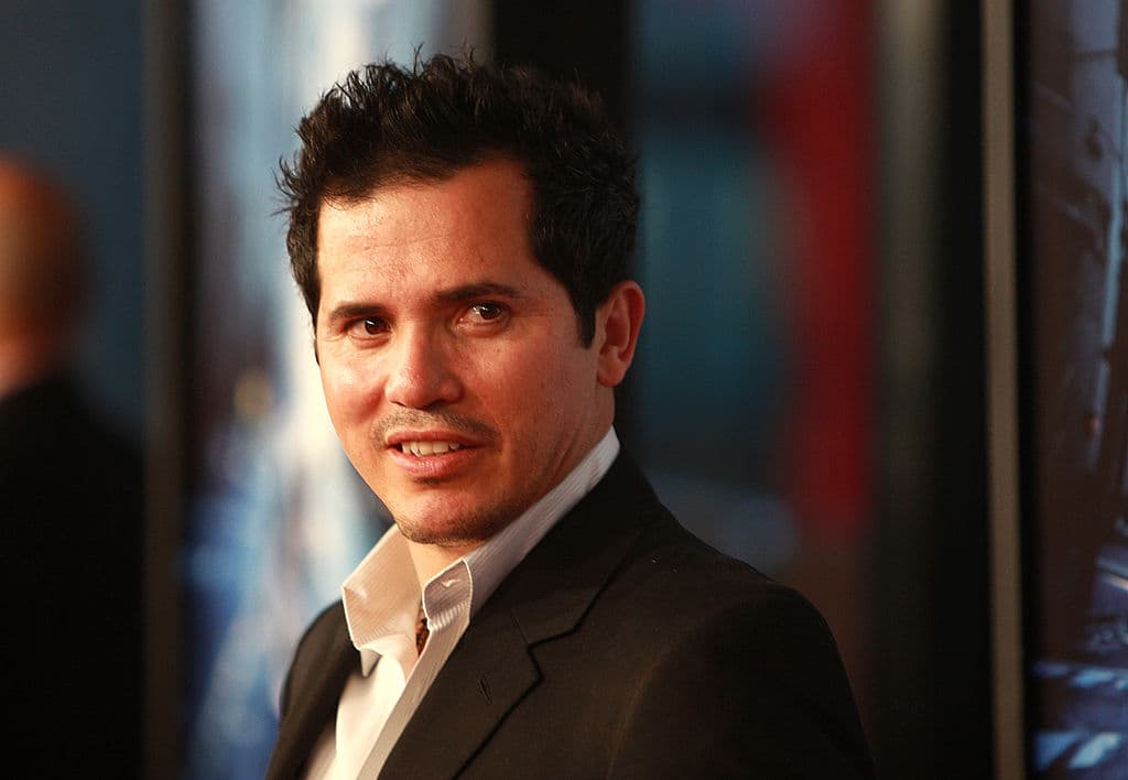 John Leguizamo se une a una campaña para llevar paneles de luz solar a Puerto Rico 