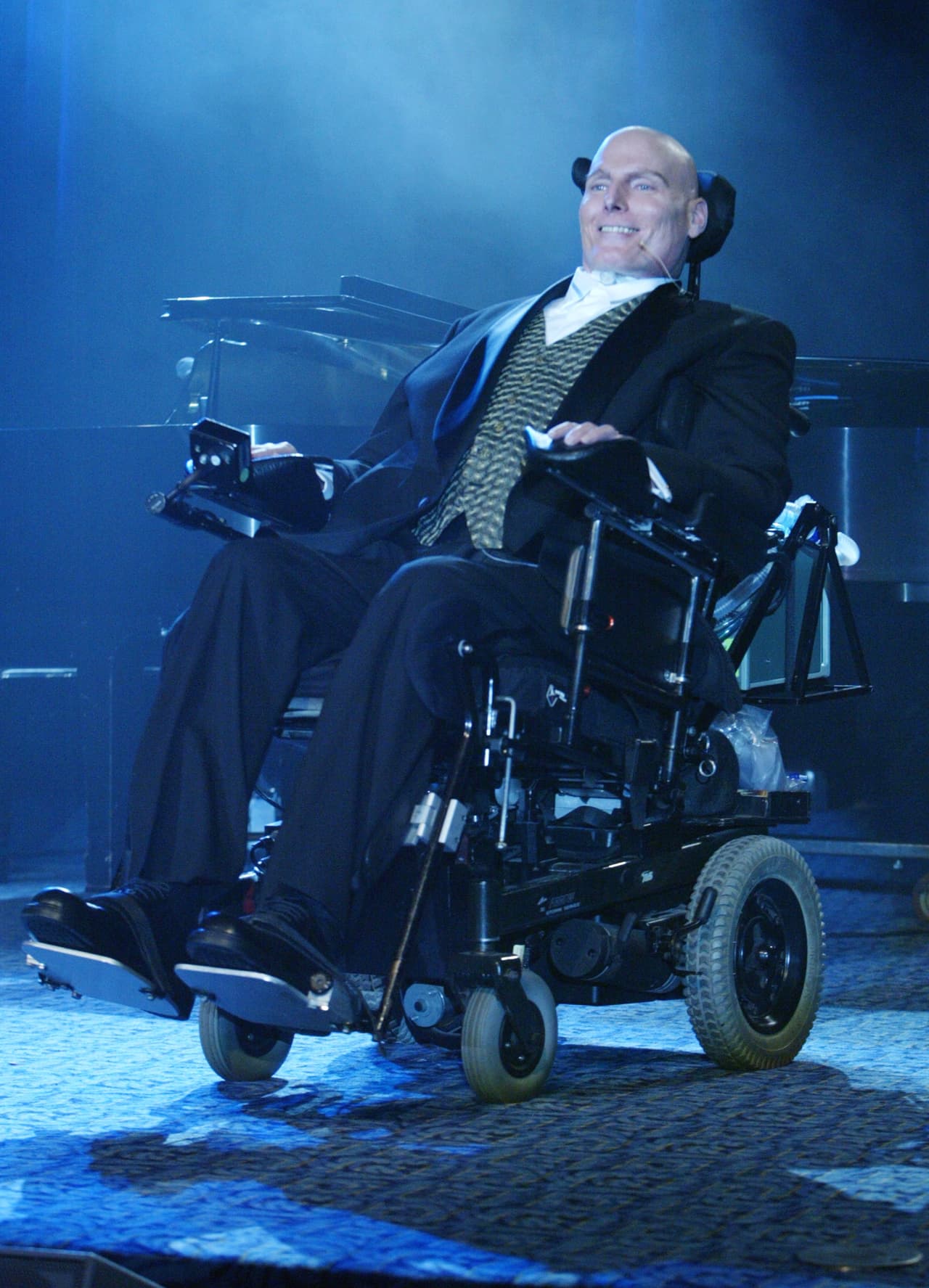 En 1995 el actor cayó de cabeza de su caballo cuando participaba en un concurso de equitación, lo que ocasionó que quedara cuadrapléjico por el resto de sus días. Christopher Reeve murió en 2004 debido a complicaciones derivadas de su accidente.