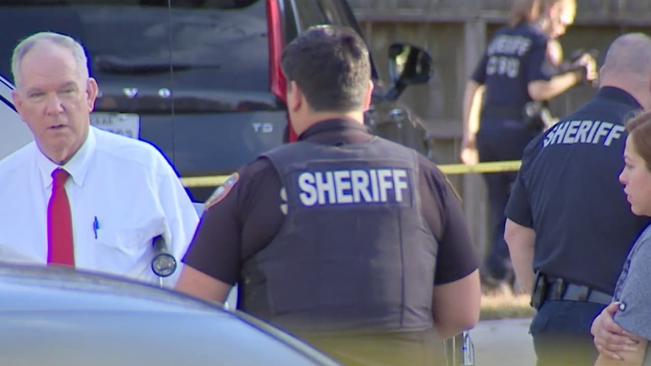 La mujer fue identificada como Olga Jaramillo, de unos 46 años, según dijo su expareja a
<i>Univision 45</i>.