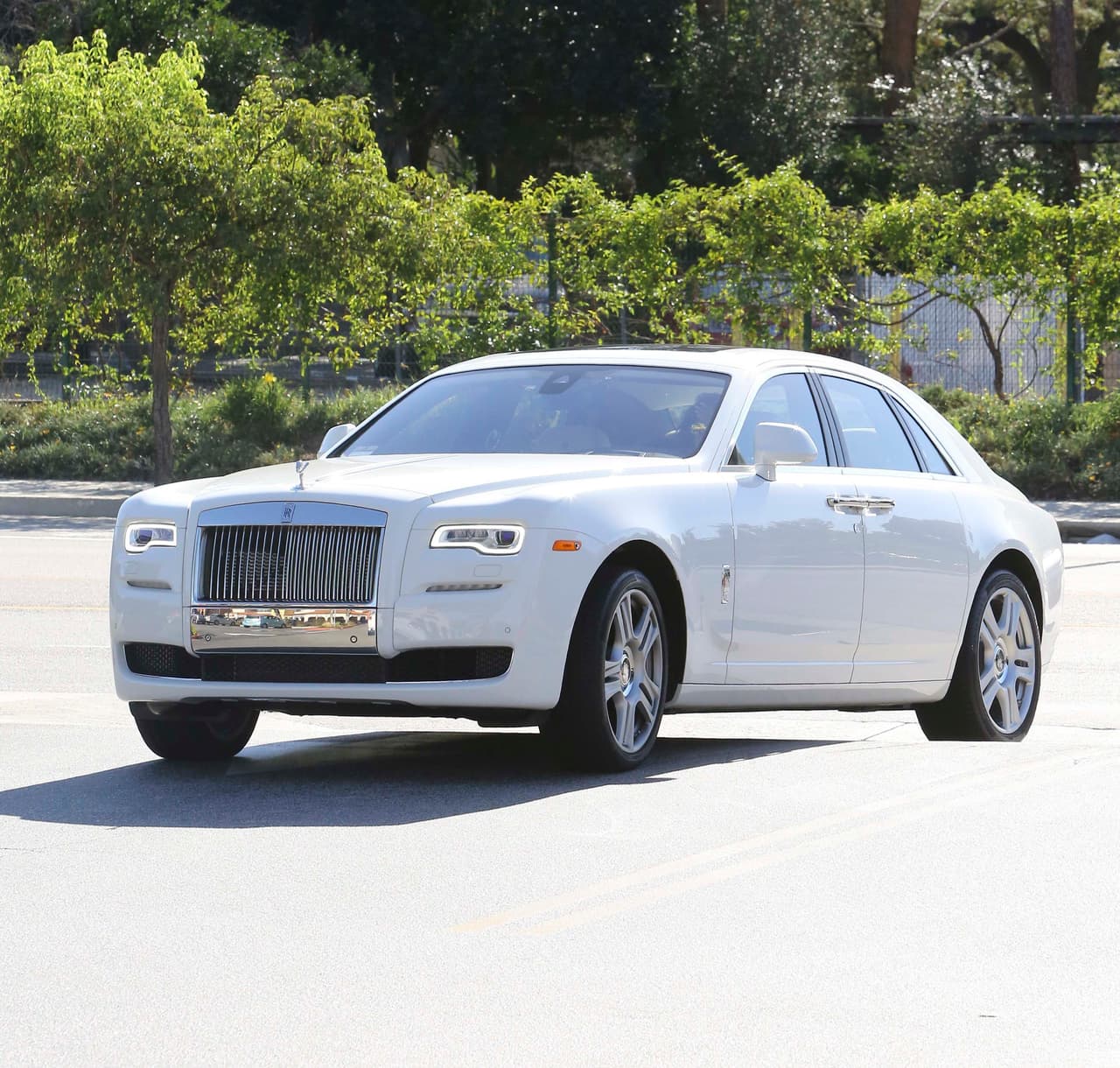 Salió a darle el "estrenón" en las calles de Malibú.