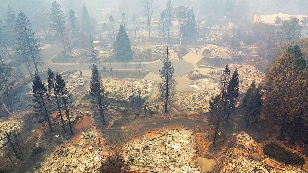 Confirman que cableado eléctrico de PG&E provocó el incendio Camp, el más letal en la historia de California