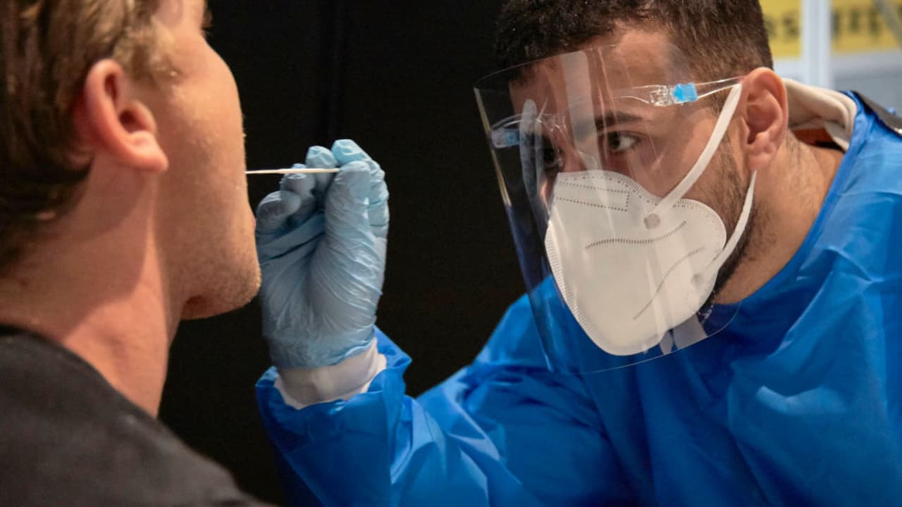 La jueza del condado Harris, 
<b><a href="https://www.univision.com/temas/lina-hidalgo">Lina Hidalgo</a></b>, anunció este lunes que el nivel de amenaza de coronavirus aumentaba del color amarillo que es el 1, al nivel 2, el naranja.