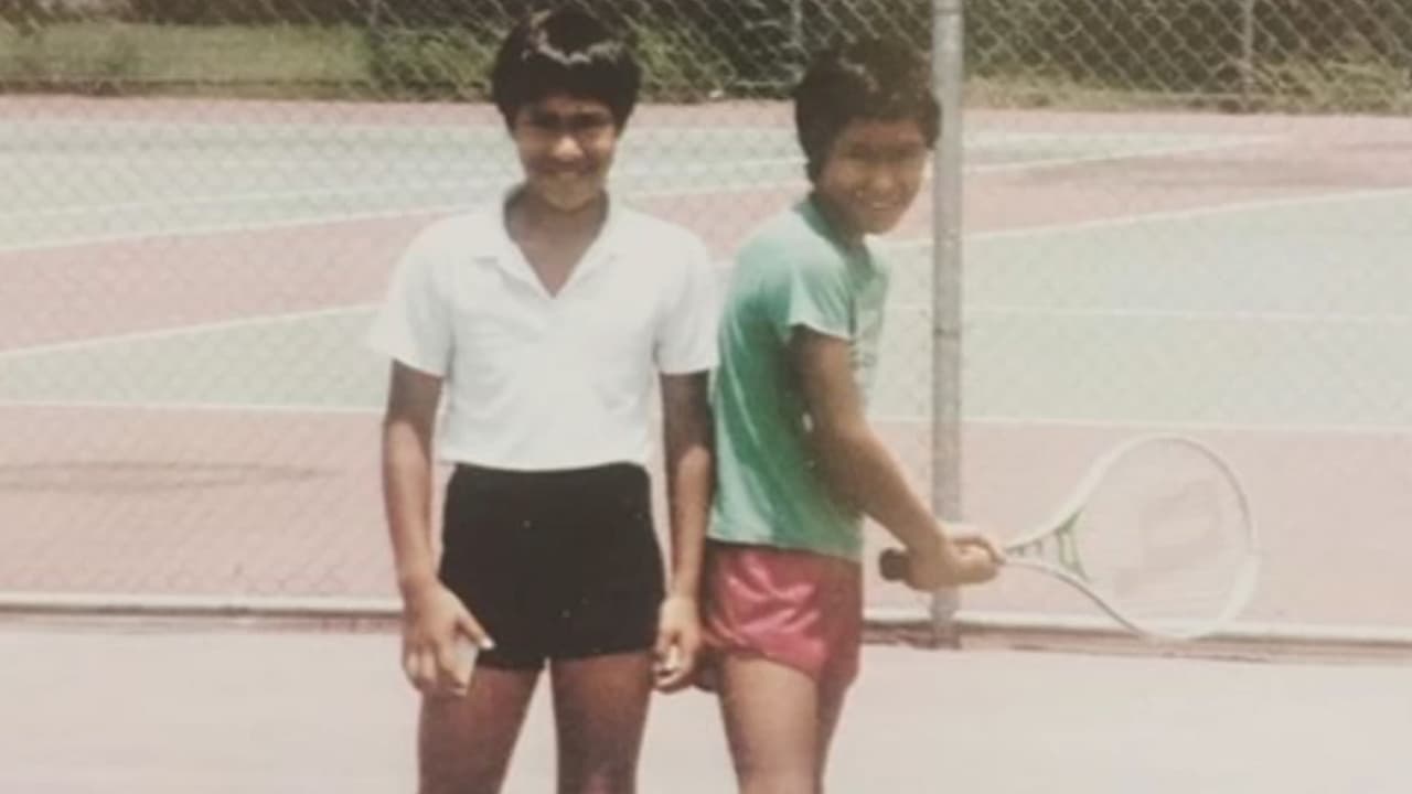 A Rosie Castro le pareció una buena idea que sus hijos jugaran a tenis porque creía que podían aprender disciplina y a trabajar en equipo.