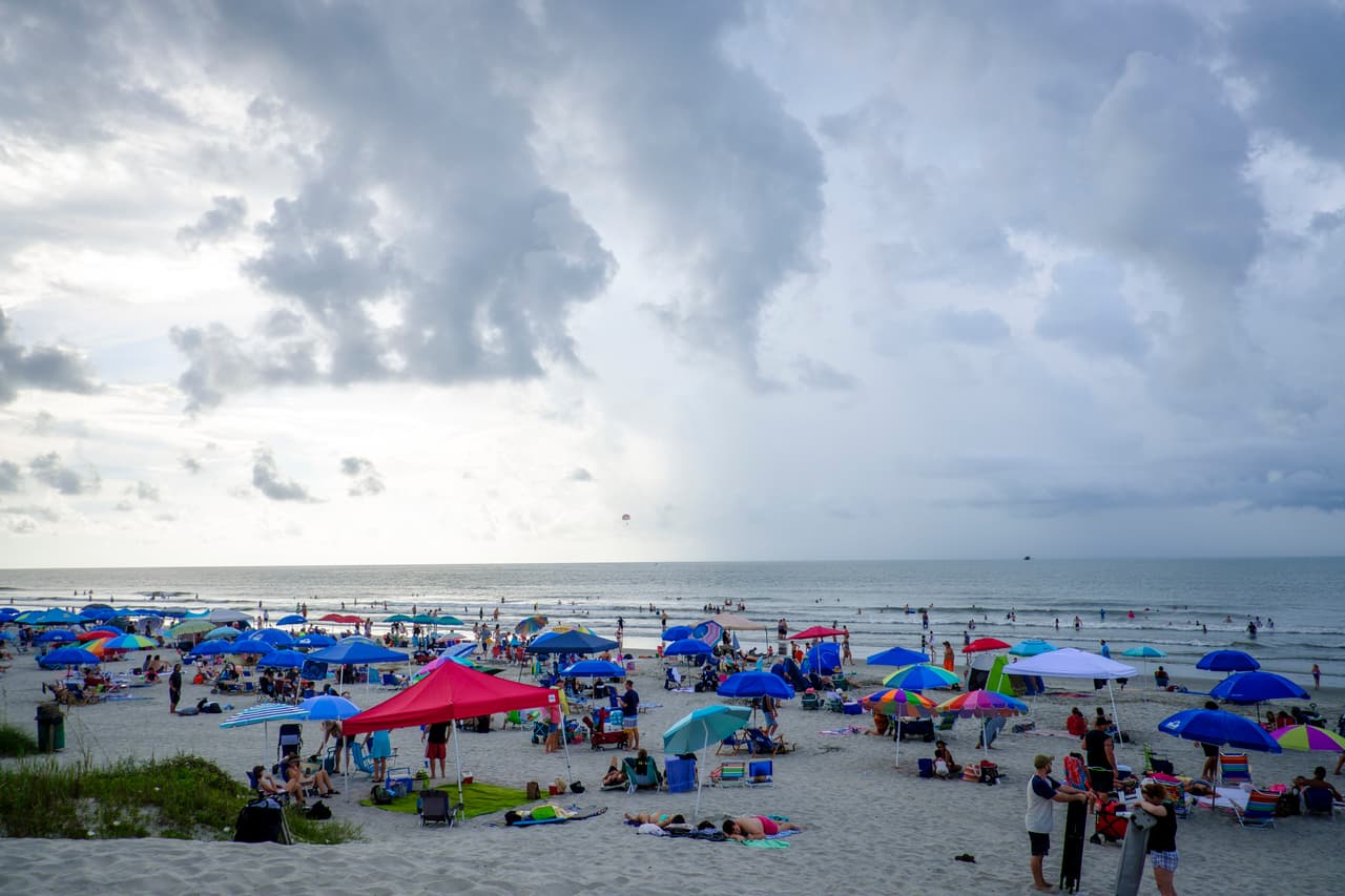 El senador de Carolina del Sur, Stephen Goldfinch (R), anunció en su cuenta de Facebook que las playas serán reabiertas la próxima semana. Lugar: Isle of Palms, Carolina del Sur.
