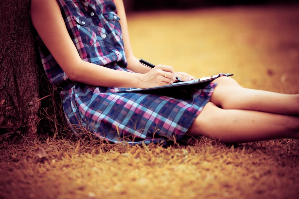 Aprovechen entonces este miércoles 6 de octubre para escribir sus decretos y propósitos, y siembren un proyecto, idea, o sentimiento que les permita relacionarse de una forma más armoniosa. Estos esfuerzos que hagan seguramente se verán realizados y manifestados cuando se de la próxima Luna llena en el signo de Libra, en abril de 2022. 
<br>