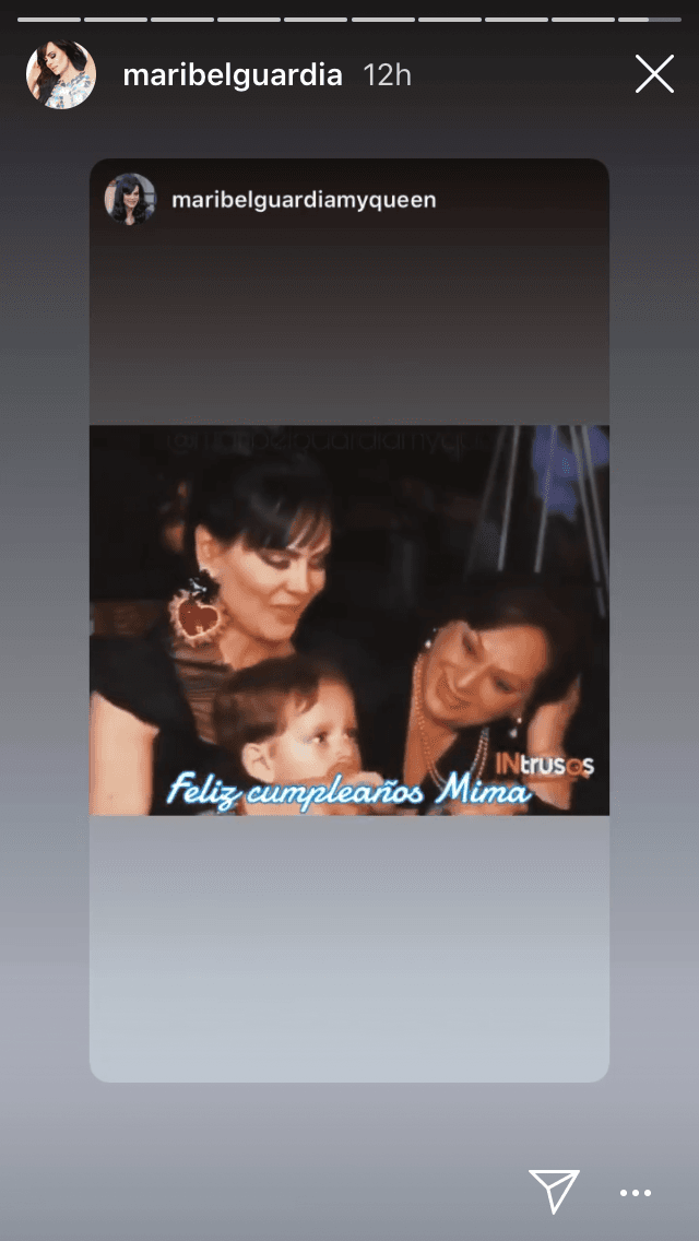 A ella la considera como una madre porque fue prácticamente quien la educó.
<br>