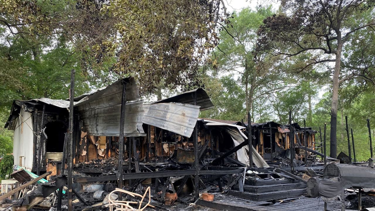 Lo que se sabe de la pareja que murió intentando salir de su casa que estaba envuelta en llamas en Texas