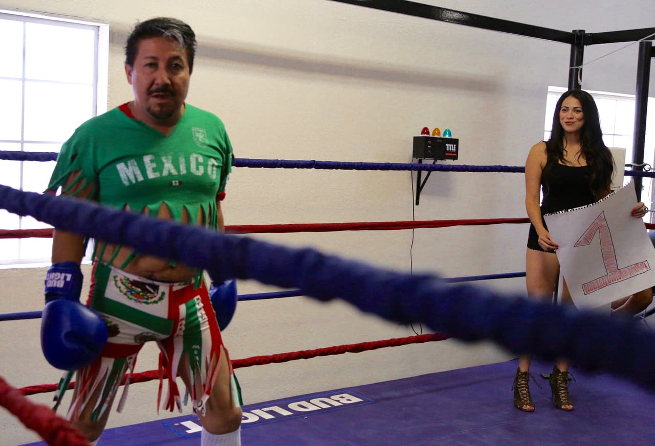 Así pagó la apuesta El Feo a Raúl 'El Pelón' después de la derrota de Julio César Chávez Jr.