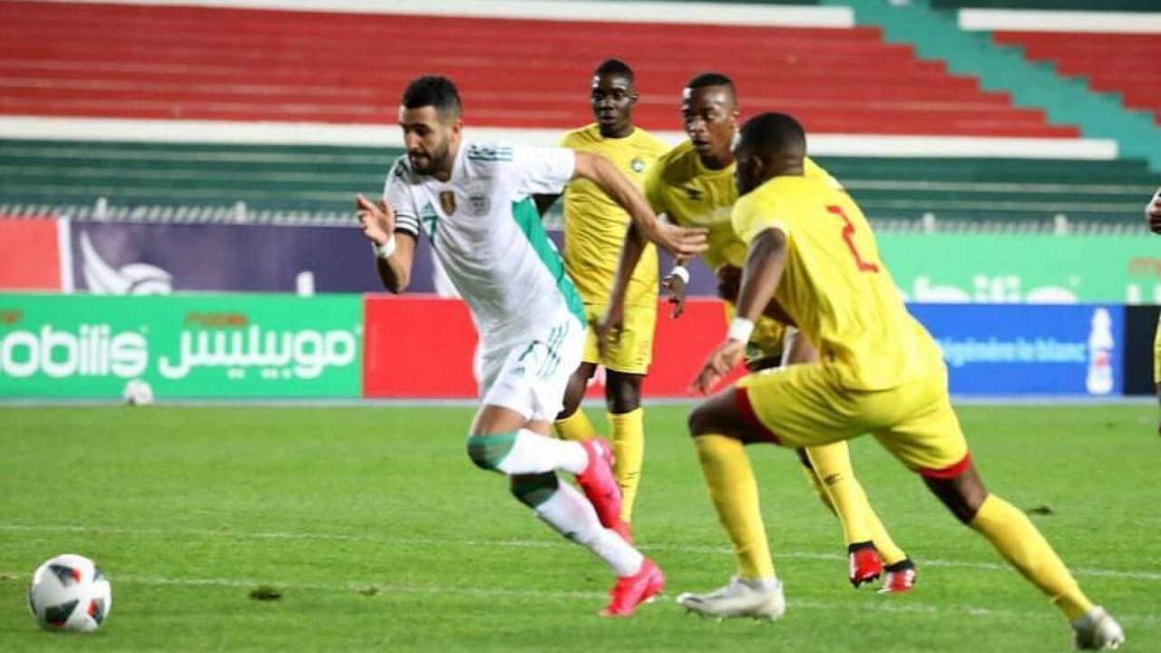 Tremenda recepción y golazo de Riyad Mahrez con Argelia