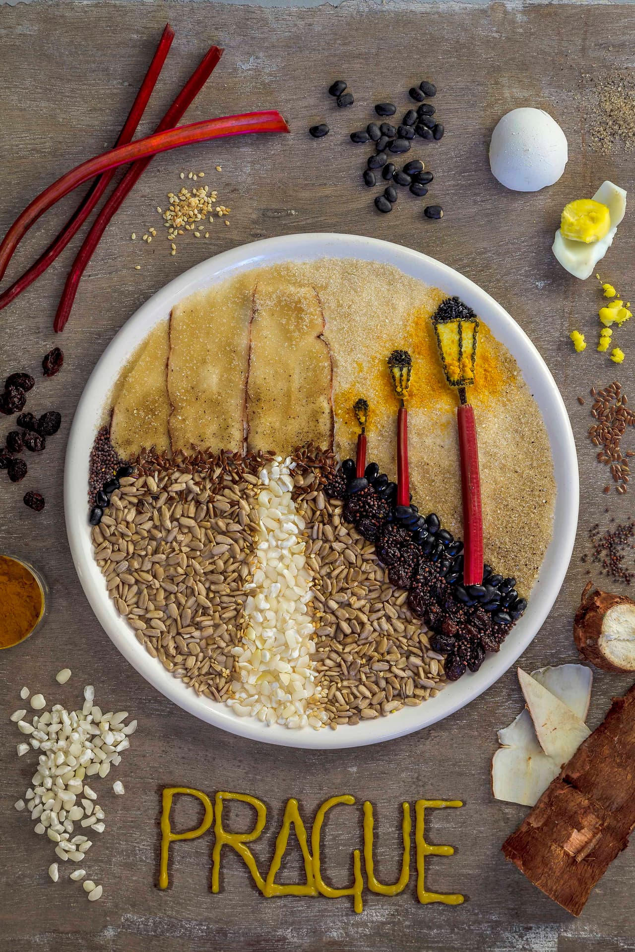 El fotógrafo Agustín Nieto, quien captura estas verdaderas obras de arte ha dicho para el portal fstoppers.com, que el mayor reto de trabajar con Anna, 'es ser capaz de tomar la foto antes de que su mano entre en el set de nuevo. Tenemos una carpeta de las imágenes en las que aparece su mano en el último minuto para hacer una corrección'.