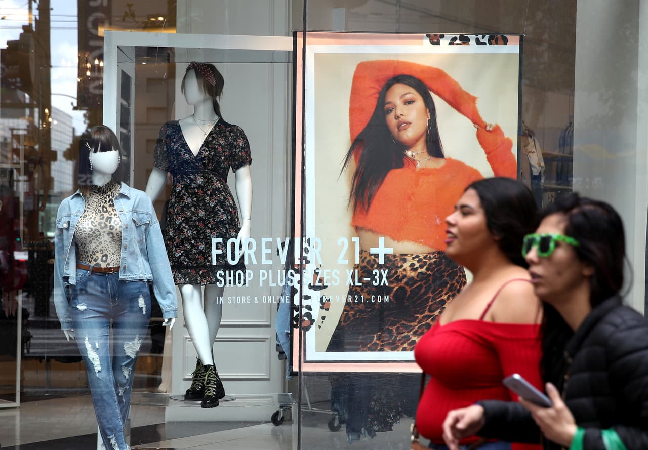 La tienda con base en Los Ángeles anunció su bancarrota a fines de la semana pasada y mientras los detractores del fast fashion se congratulan, los usuarios de sus prendas de bajo costo se lamentan de lo que está por perderse cuando cierren 178 tiendas en Estados Unidos