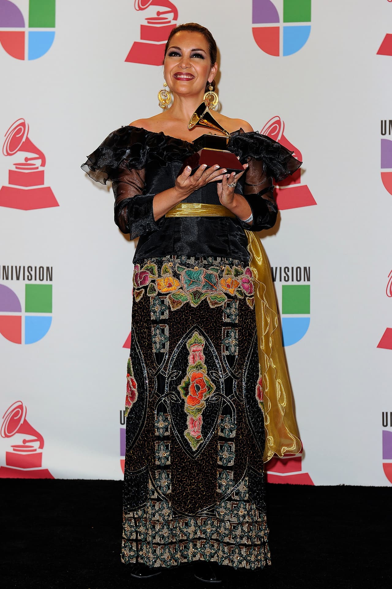 La ganadora de varios GRAMMY aseguró que su pariente 
<b>dudó de la muerte de Juan Gabriel</b> y lamentó su actitud.
<br>