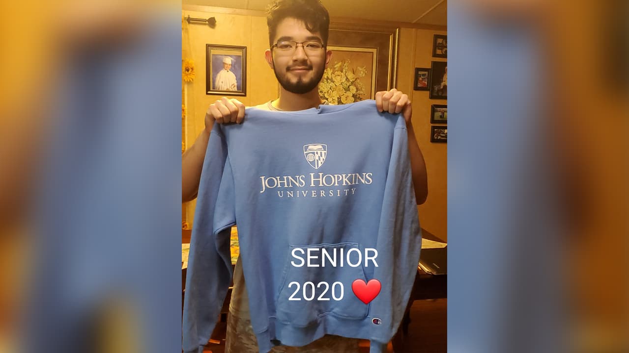 Amanda Gonzalez - "Se gradua en julio de high school y se va para JOHN'S HOPKINS. Mi orgullo"