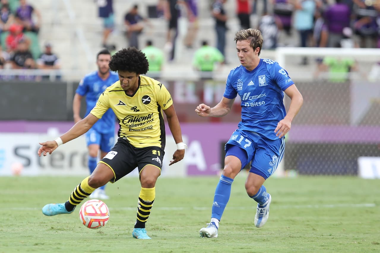 Tigres lograron su primer triunfo de la temporada tras imponerse a Mazatlán que no aprovechó que el rival sufrió la expulsión de Córdova.