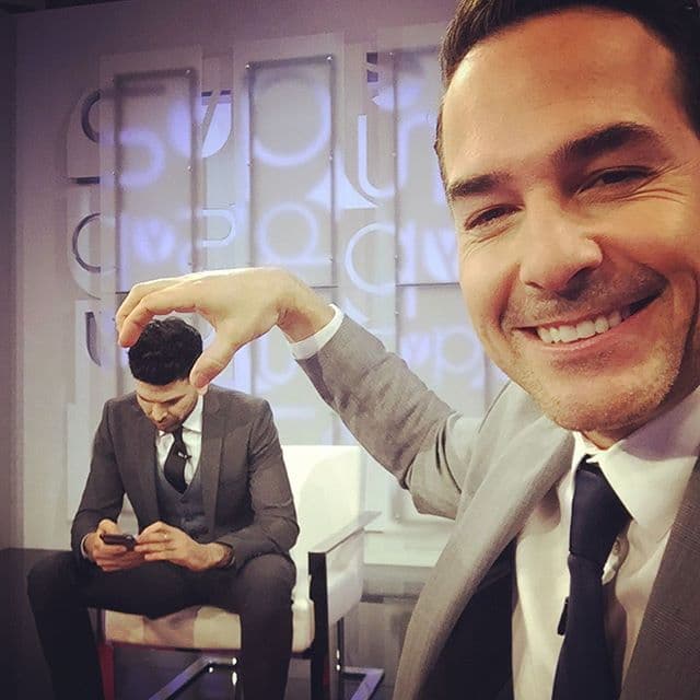 Siempre le pone el toque divertido a los shows.