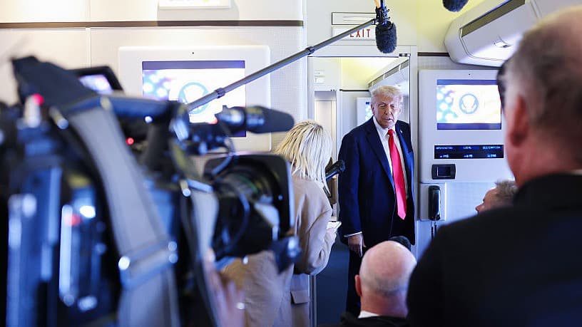 Trump amenaza con eliminar licencias a televisoras: “Están en un 97% en mi contra”