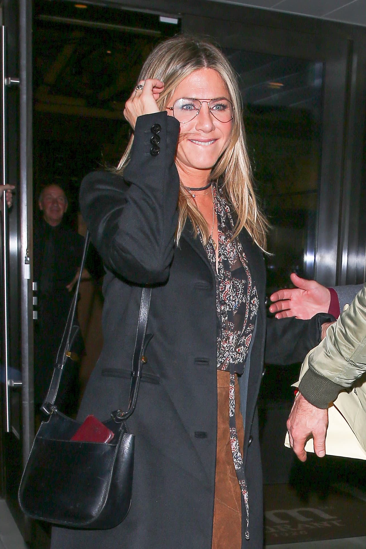 Un armazón estilo 'aviador' que le daba un look un tanto retro, ¿no crees?