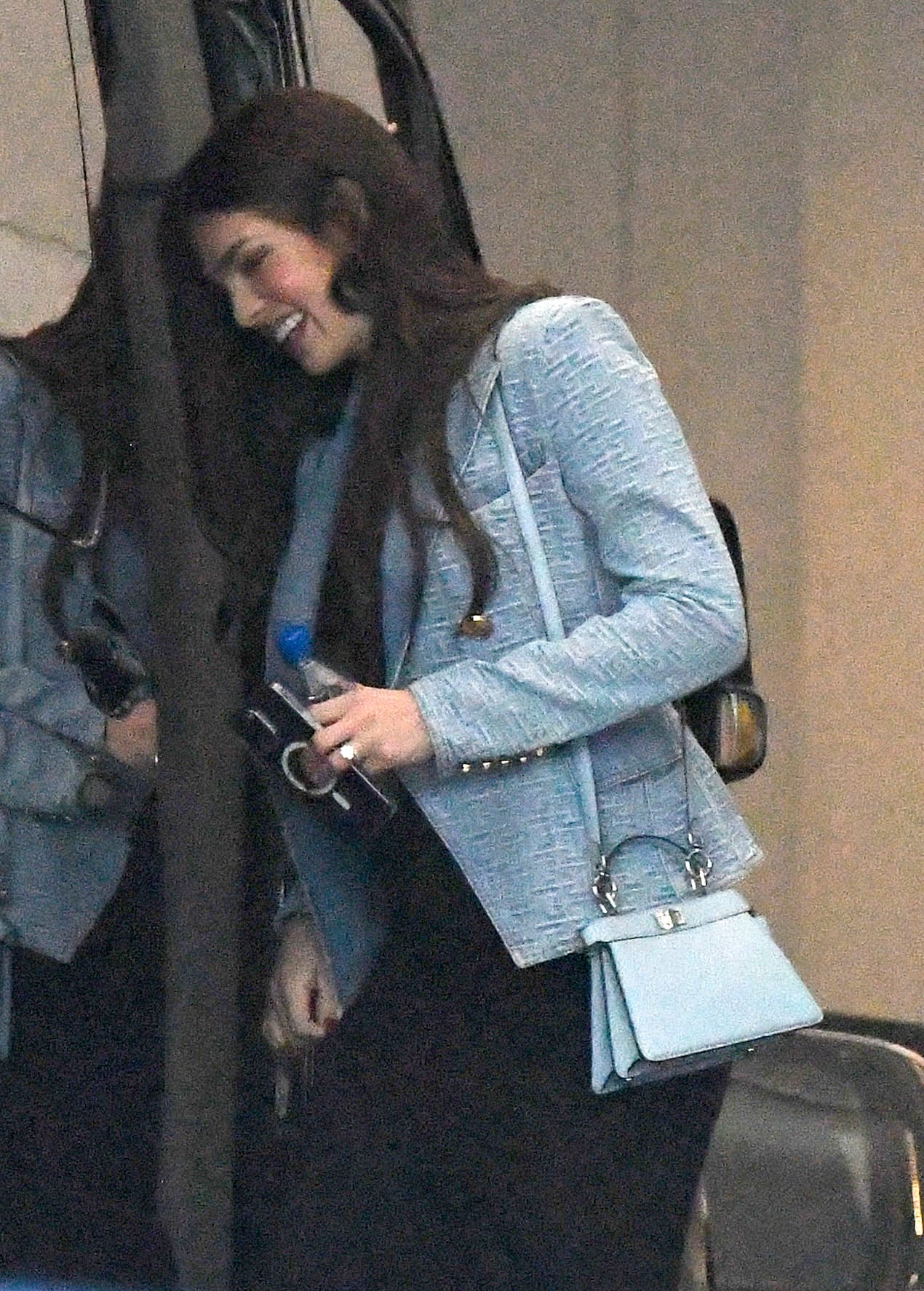 En esta fotografía se ve 
<b>un poco pronunciado el vientre</b>.