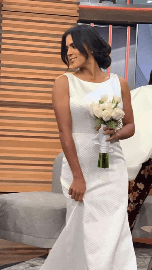 En oposición con el primer vestido, observamos una textura de vanguardia con formas geométricas muy discretas, propias del estilo minimalista.