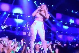 Jennifer Lopez Tribute to Selena