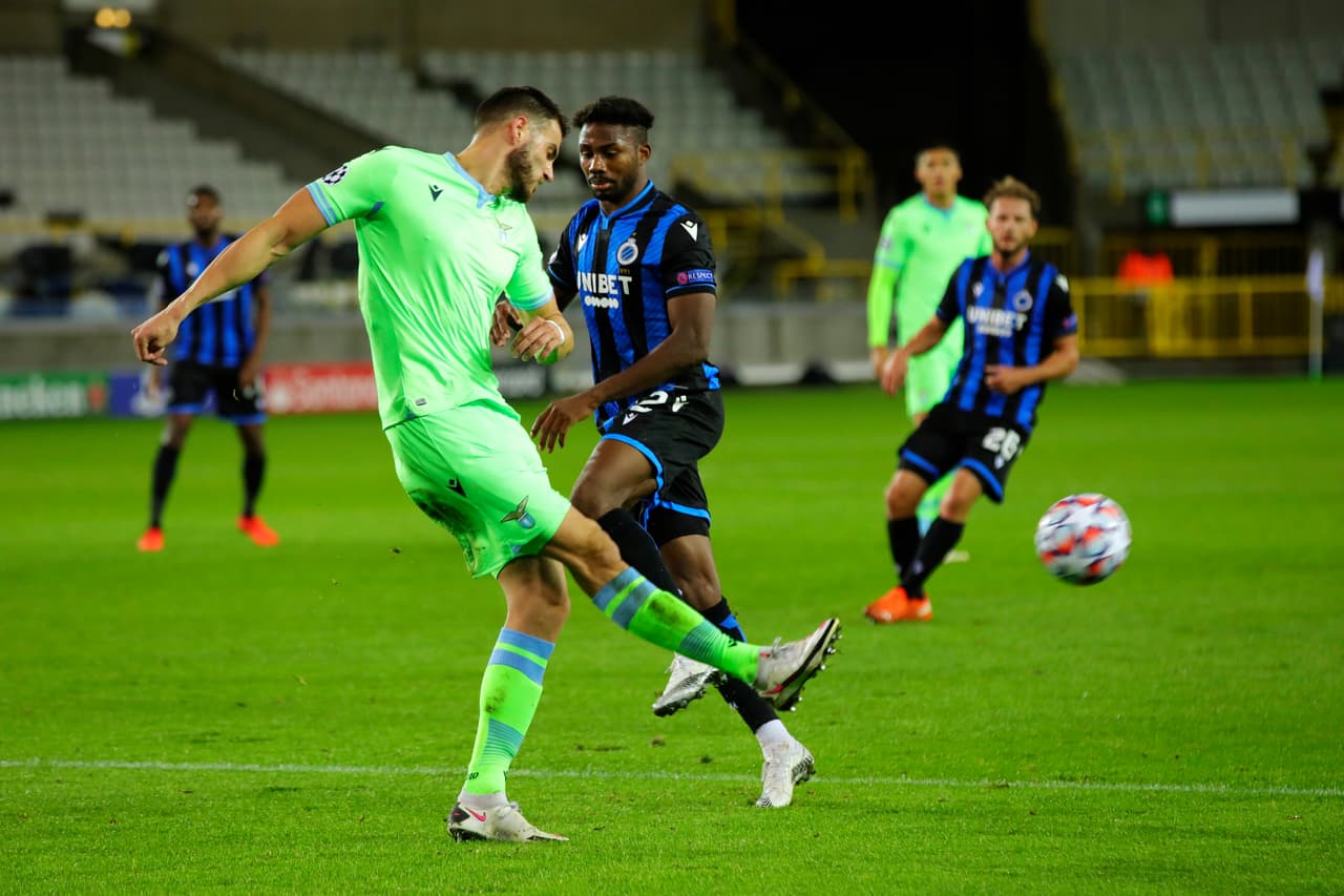 Brugge y Lazio repartieron unidades tras igualar a un gol. Brujas recibirá al Dortmund y Lazio visitará al Zenit en la siguiente jornada de la Champions.