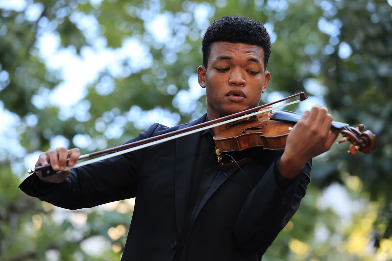 También se presentó el violinista Randall Goosby.