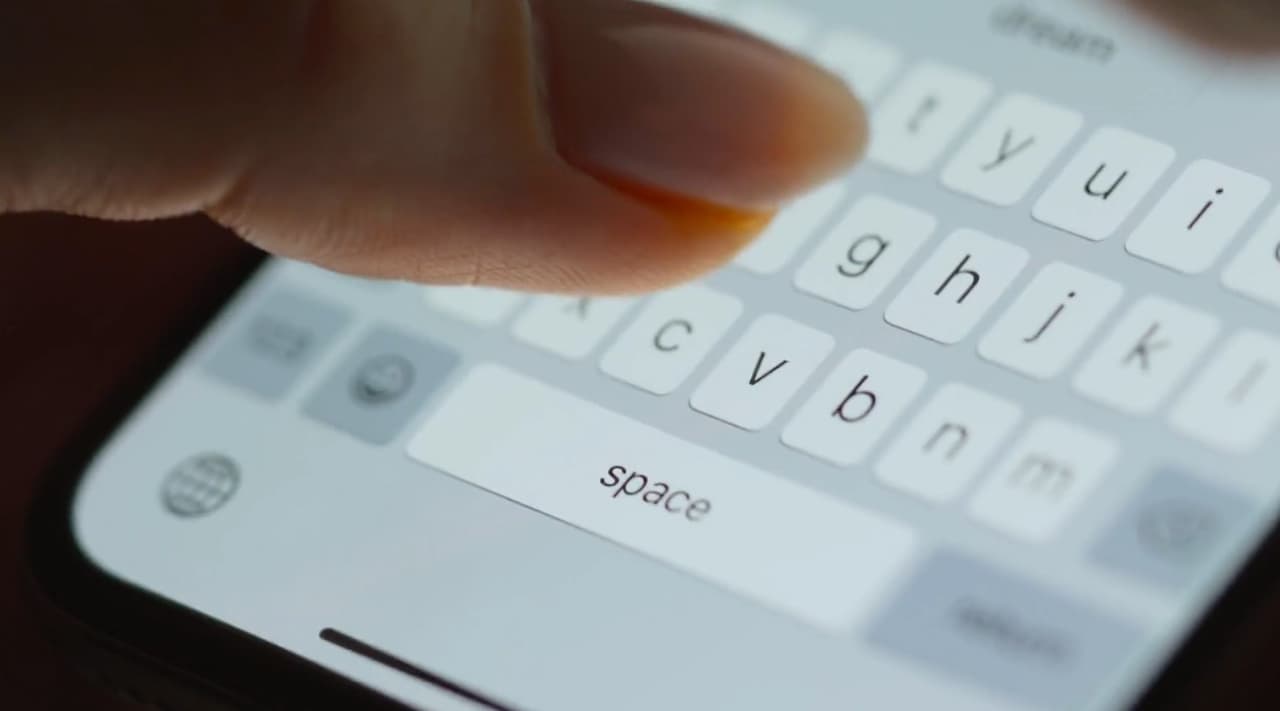 Tenga a la mano la información de contacto de su proveedor de electricidad para hacer un reporte y estar pendiente a las actualizaciones en su área. Además, baje nuestra aplicación móvil bajo
<a href="https://www.univision.com/local/austin-kakw" target="_blank">Univisión 62</a> para estar al tanto de las condiciones del tiempo.