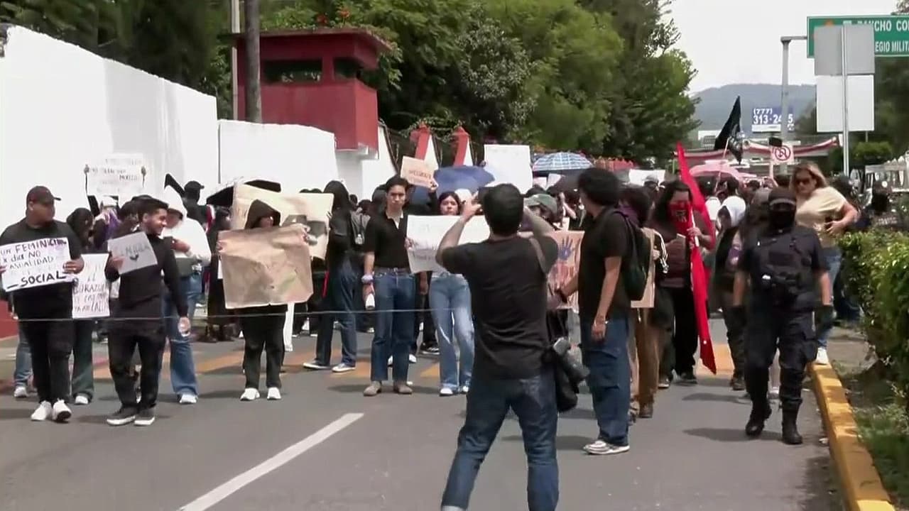 Estudiantes en Morelos, México, marchan para exigir justicia tras el feminicidio de Claudia Tacoronte