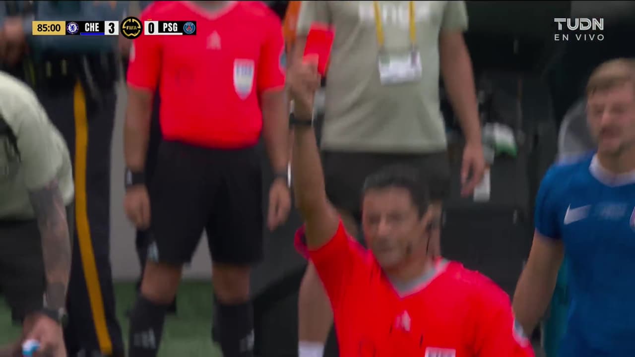 ¡Impotencia del PSG! Neves le jala la cabellera a Cucurella y es expulsado