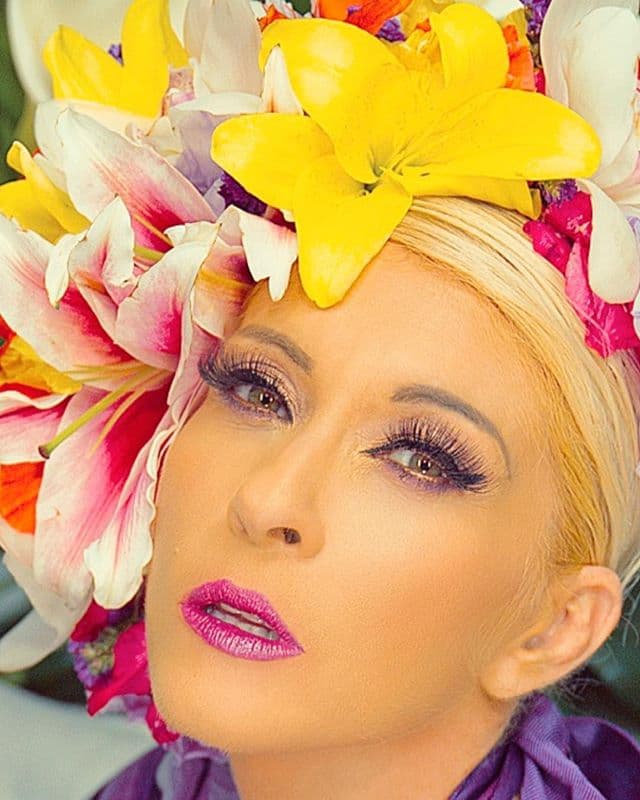 En sus shows, Yuri también interpreta temas de huapango, polkas y otros estilos propios de la cultura mexicana.